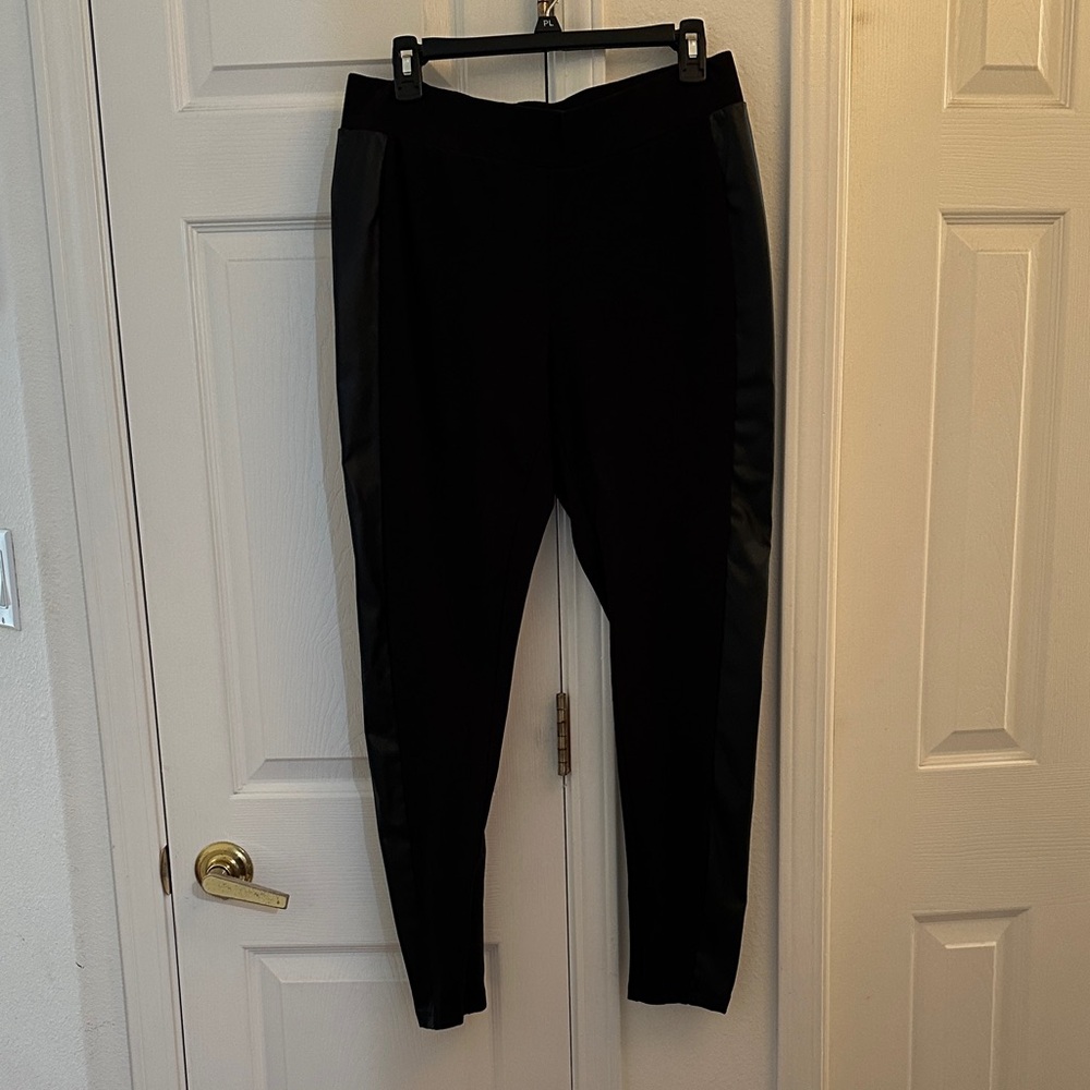 Jacqueline Smith Collection Black Pants with Faux Leather Accents Size Large